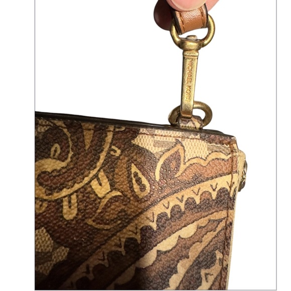 Michael Kors Daniela Large Paisley Wristlet - Picture 4 of 8